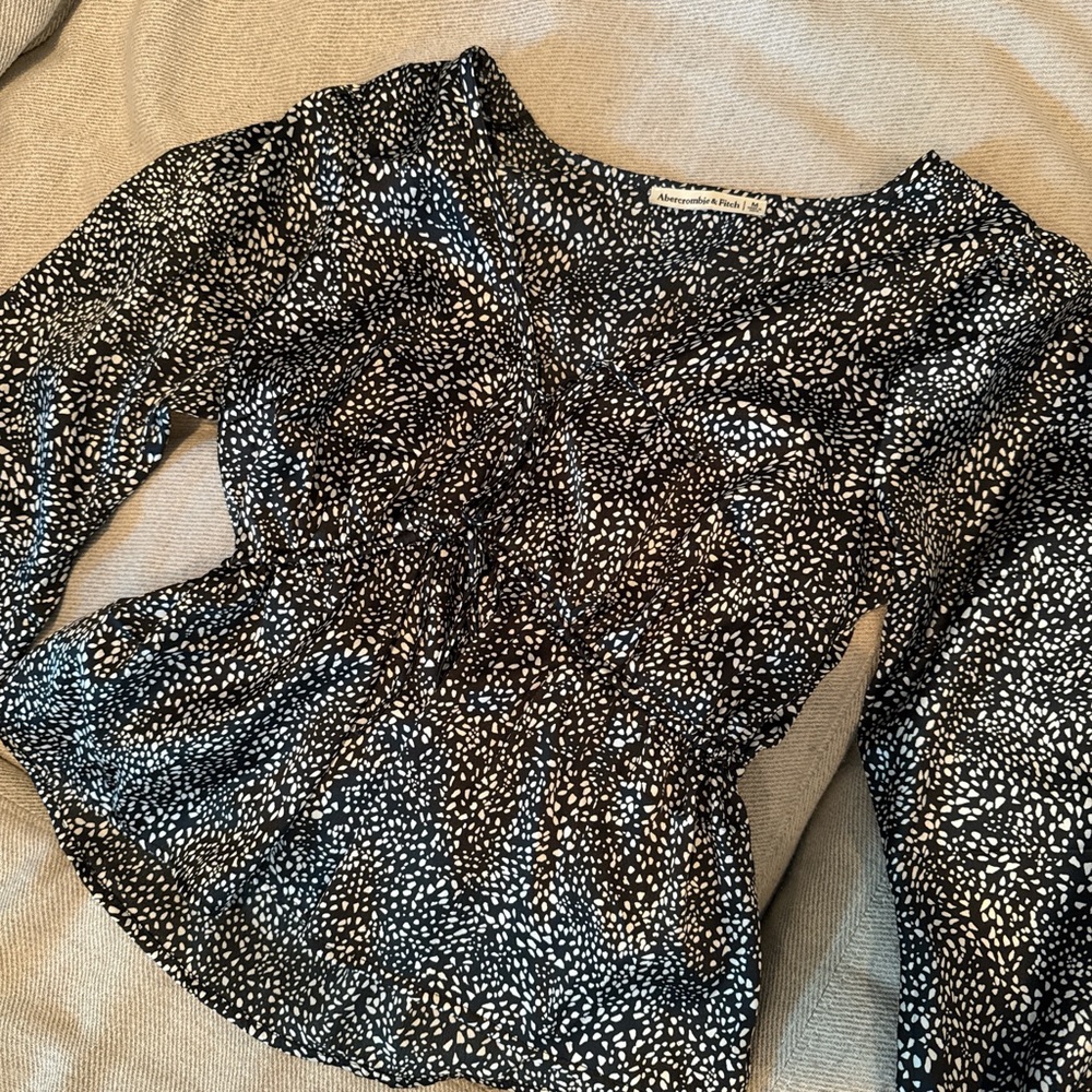 Abercrombie & Fitch Black and White Blouse